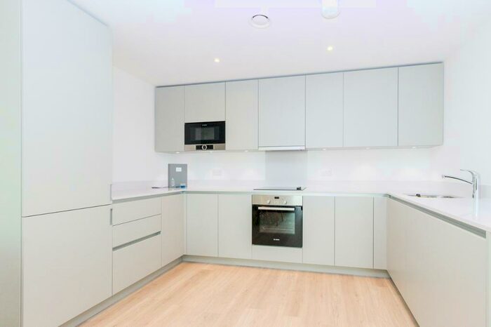 3 Bedroom Flat To Rent In Shackleton Way, London, E16