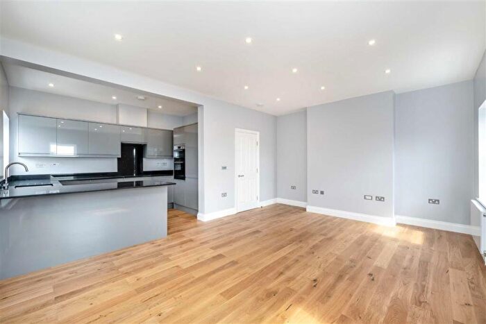 2 Bedroom Flat To Rent In Vanbrugh Park, Blackheath, SE3