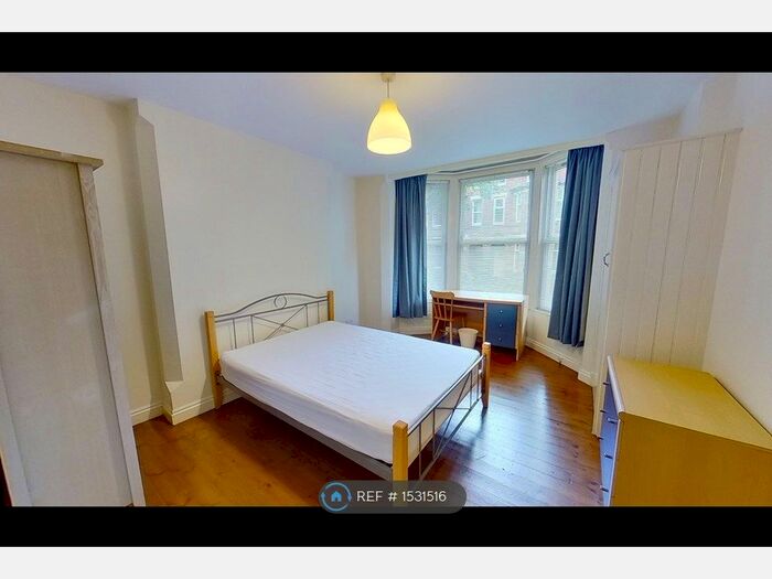 2 Bedroom Flat To Rent In Douglas Road, Nottingham, NG7