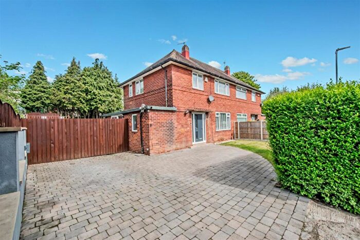 3 Bedroom Semi-Detached House For Sale In Green Hill Close, Leeds, LS12