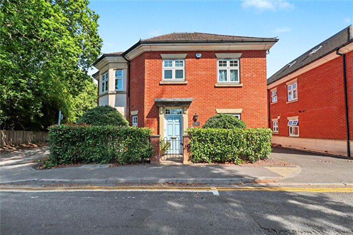 4 Bedroom House For Sale In Hook Heath Avenue, Woking, Surrey, GU22