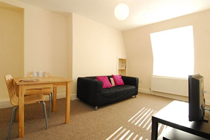 2 Bedroom Flat To Rent In Seaton Avenue Flat, Plymouth, PL4