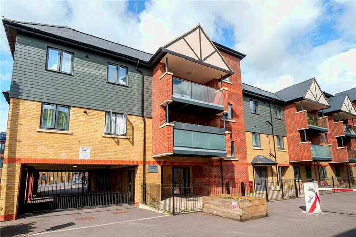 2 Bedroom Flat To Rent In Warwick Road, West Drayton, UB7