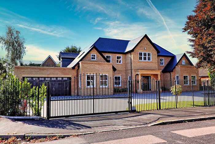 6 Bedroom Detached House For Sale In Herbert Road, Hornchurch, RM11