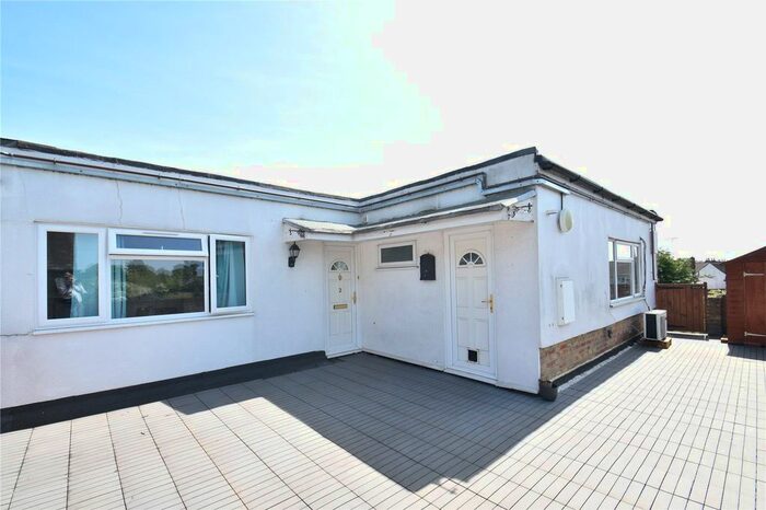 2 Bedroom Flat To Rent In Shredding Green Garage, Langley Park Road, Iver, SL0