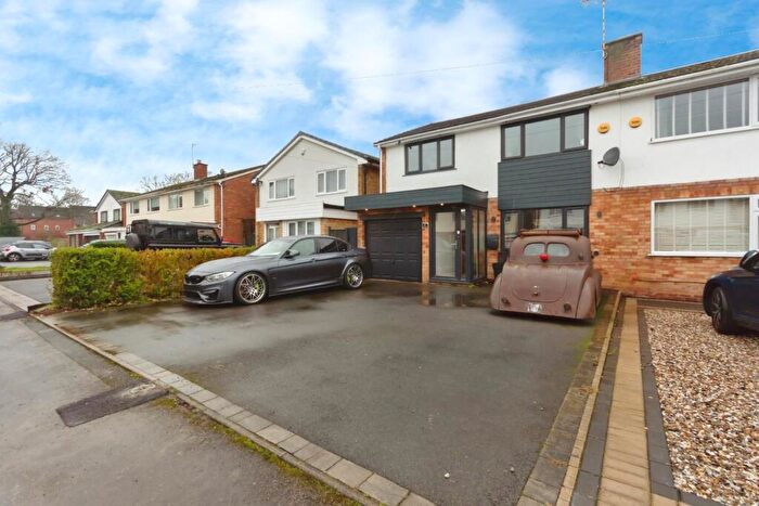 3 Bedroom Semi-Detached House For Sale In Oakfields Way, Catherine-De-Barnes, Solihull, B91