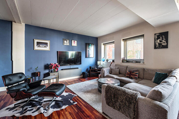 1 Bedroom Flat For Sale In Sunlight Square, Bethnal Green, E2