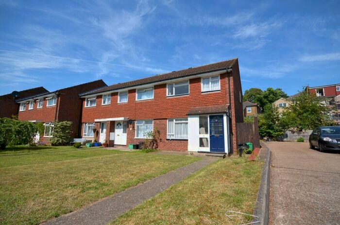 3 Bedroom House To Rent In Cheveney Walk, Bromley, BR2