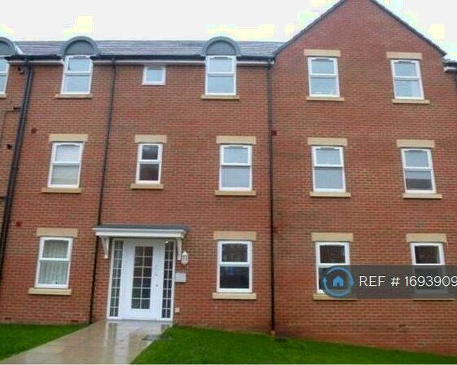 2 Bedroom Flat To Rent In Royal Wootton Bassett, Swindon, SN4