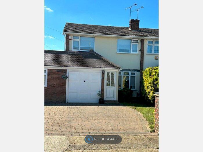 3 Bedroom Semi-Detached House To Rent In Kennedy Close, Benfleet, Essex, SS7