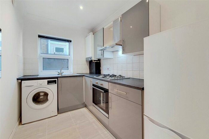 2 Bedroom Flat To Rent In Church Street, Enfield, Middlesex EN2