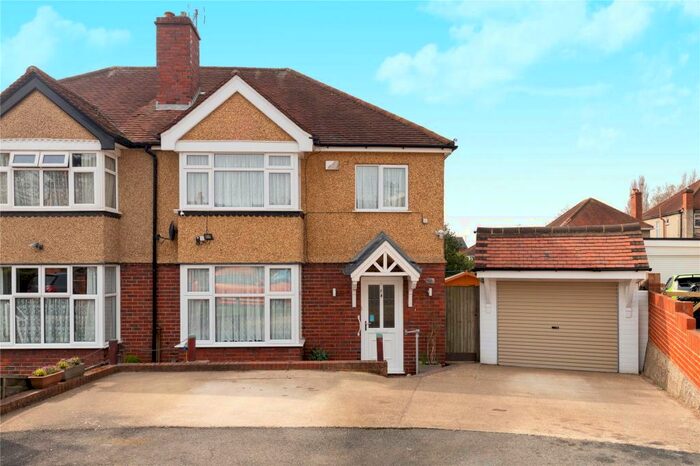 3 Bedroom Semi-Detached House To Rent In Clent Road, Reading, Berkshire, RG2