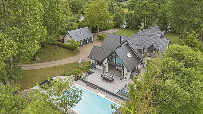 5 Bedroom Detached House For Sale In The Warren, Caversham, Reading, RG4