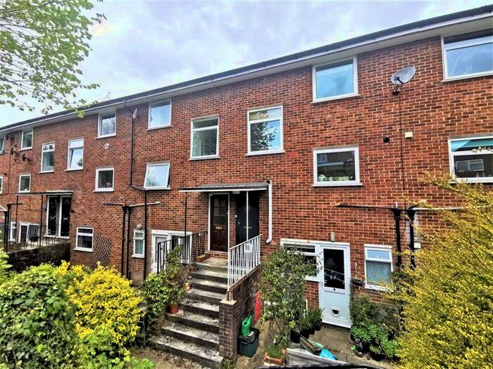 2 Bedroom Maisonette To Rent In Freeman Court, Chesham, HP5