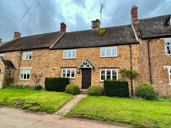 2 Bedroom Terraced House To Rent In Moor Lane, OX15