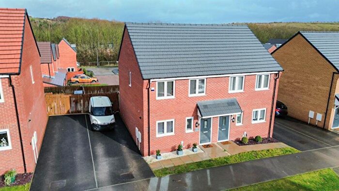 3 Bedroom Semi Detached House For Sale In Harviston Avenue, Gedling, Nottingham, NG4