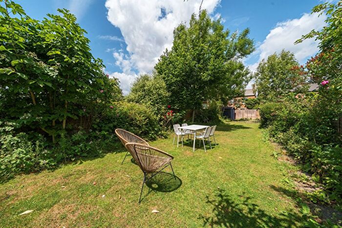 2 Bedroom Flat For Sale In Denmark Road, London, W13