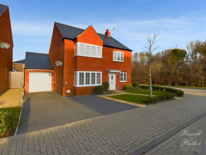 4 Bedroom Detached House To Rent In Langland Close, Tingewick, Buckinghamshire, MK18