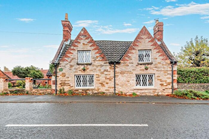 2 Bedroom Detached House For Sale In High Road, Grantham, Lincolnshire, NG31