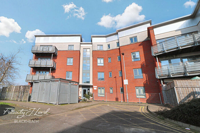 2 Bedroom Apartment To Rent In Gunyard Mews, London, SE18
