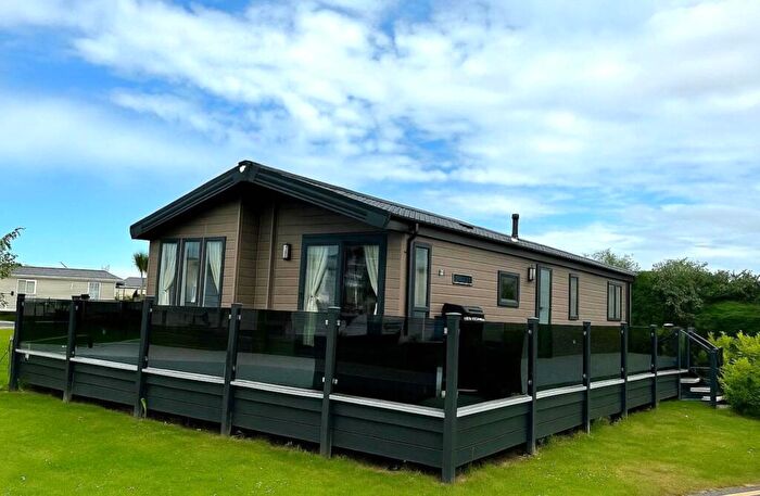 3 Bedroom Lodge For Sale In Lea - Willerby Pinehurst, Talacre, CH8