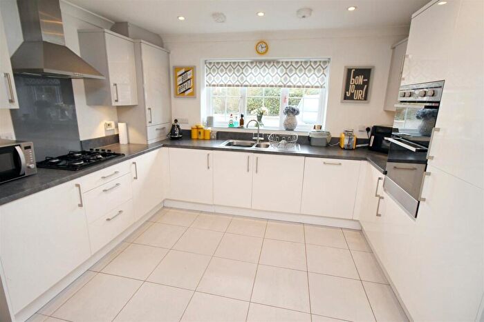 3 Bedroom Semi-Detached House For Sale In Larissa Close, Tilehurst, Reading, RG31