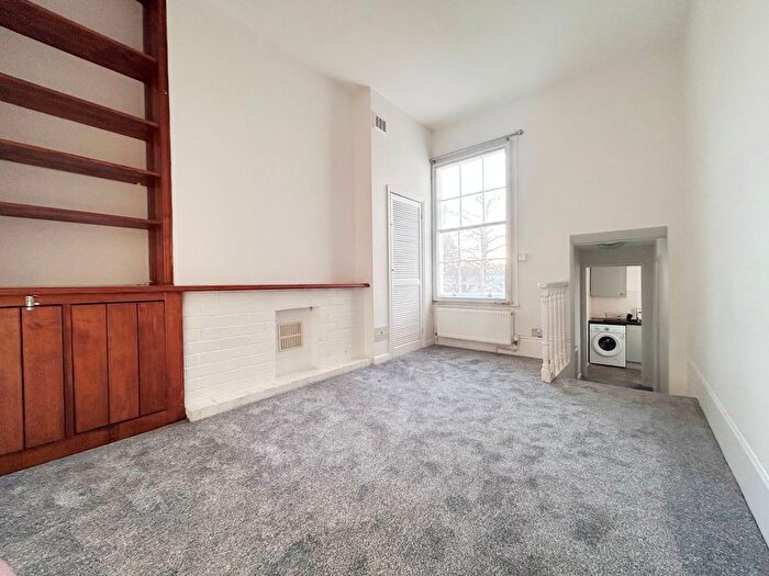 2 Bedroom Flat To Rent In London Road, Cheltenham, GL52