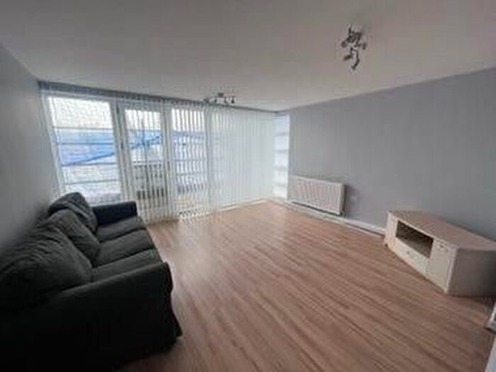2 Bedroom Flat To Rent In Royal Quay, Liverpool, L3