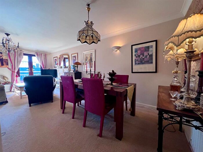 3 Bedroom Terraced House For Sale In Lock Close, Stratford-Upon-Avon, CV37