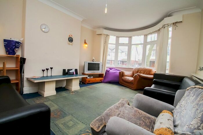 5 Bedroom Semi-Detached House To Rent In The Turnways, Headingley, Leeds, LS6