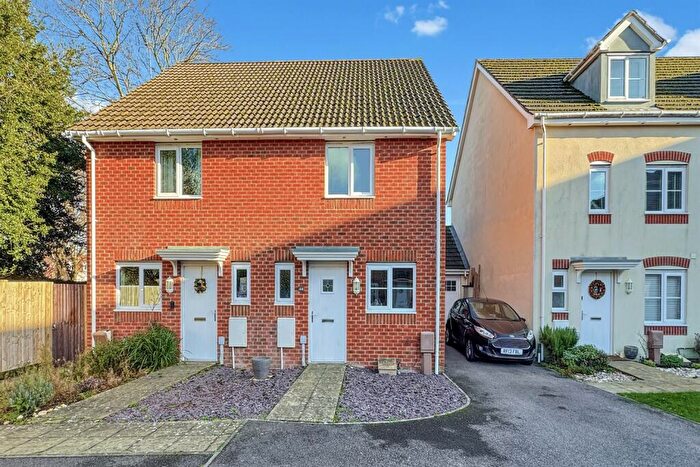 2 Bedroom Semi-Detached House To Rent In Bedroom Semi Detached House In Chichester, PO19
