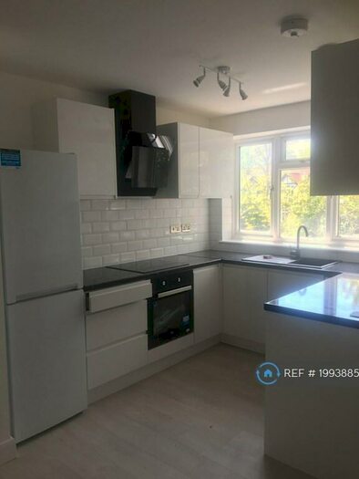 2 Bedroom Maisonette To Rent In Torrington Park Road, London, N12