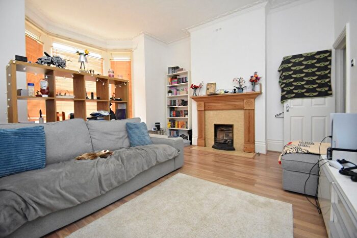 2 Bedroom Flat To Rent In Castle Road, Southsea, Hampshire, PO5