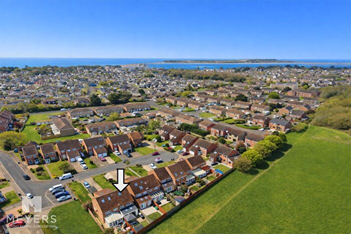 4 Bedroom Semi-detached House For Sale In Catalina Close, Christchurch, BH23