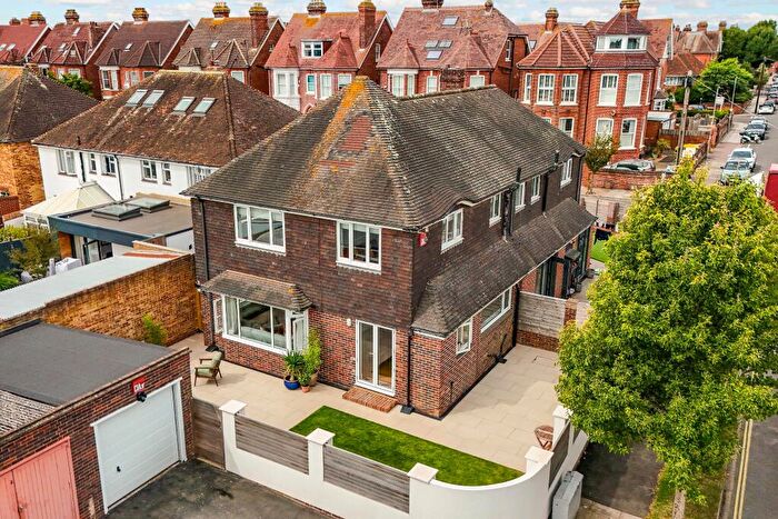 3 Bedroom Semi Detached House For Sale In Elizabeth Gardens, Southsea, PO4