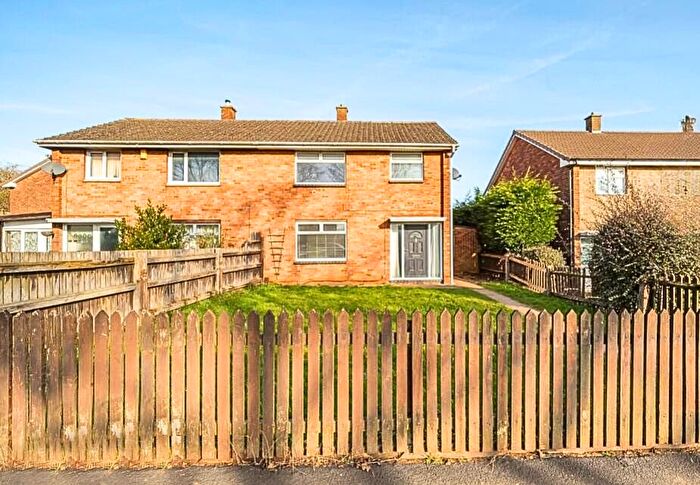 3 Bedroom Semi-Detached House For Sale In , Stour Court, Grantham, NG31