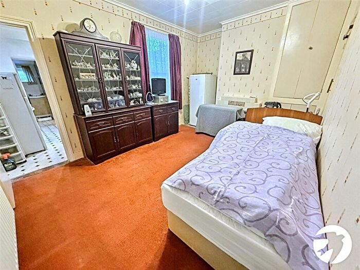 3 Bedroom End Of Terrace House For Sale In Cromer Road, Rochester, Kent, ME2