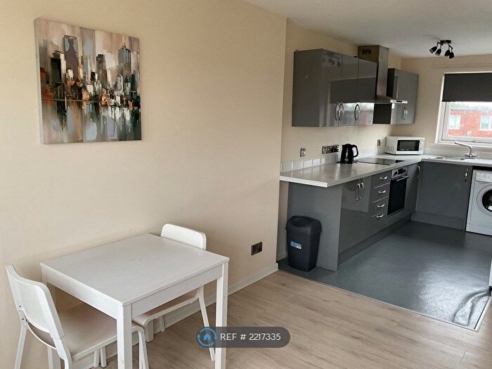 2 Bedroom Flat To Rent In Broadgate Avenue, Beeston, Nottingham, NG9