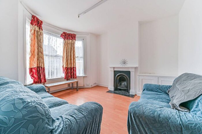 3 Bedroom Terraced House To Rent In Lancing Road, Croydon, CR0