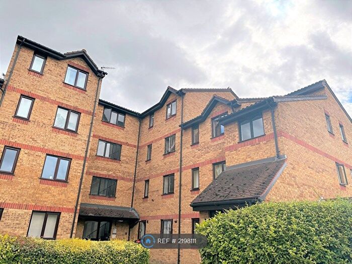 2 Bedroom Flat To Rent In Donne House, London, SE14