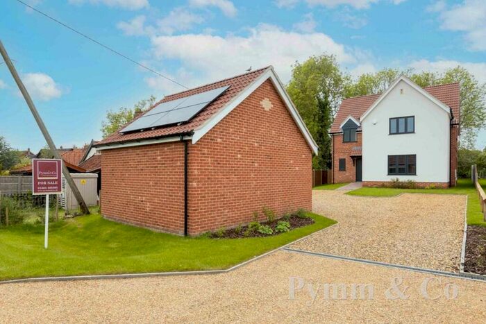 4 Bedroom Detached House For Sale In Wymondham Road, Wreningham, NR16