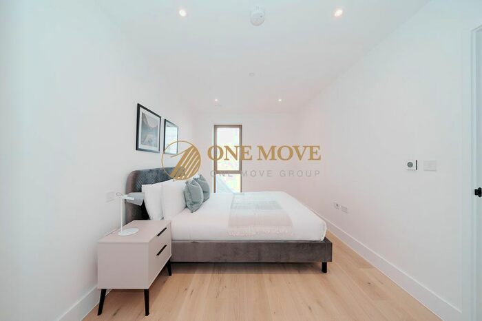 2 Bedroom Flat To Rent In Capital Interchange Way, Hive House, TW8