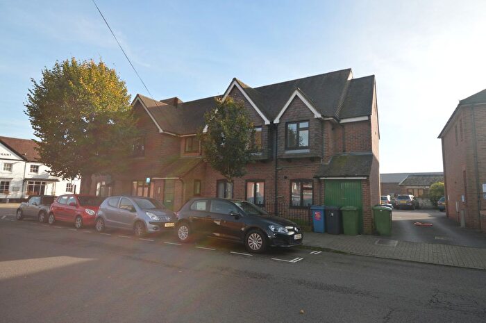1 Bedroom Flat To Rent In St Peter's Road, Petersfield, Hampshire, GU32