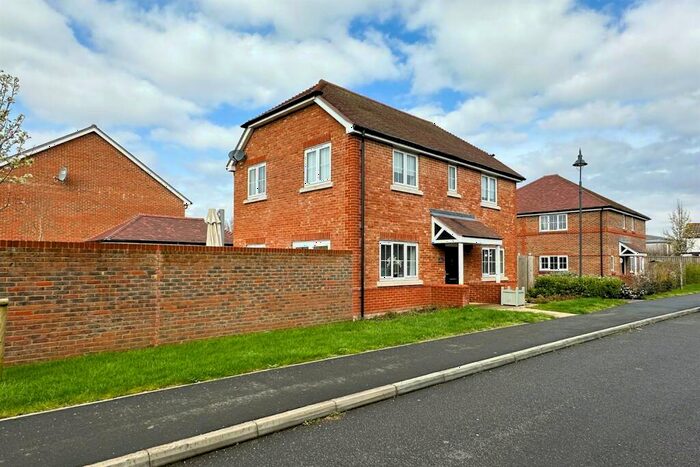 3 Bedroom Detached House To Rent In Inlands Road, Nutbourne, Chichester, PO18