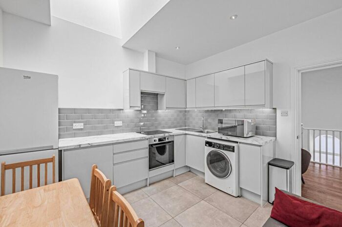 4 Bedroom Terraced House To Rent In Camden Road, Camden, NW1