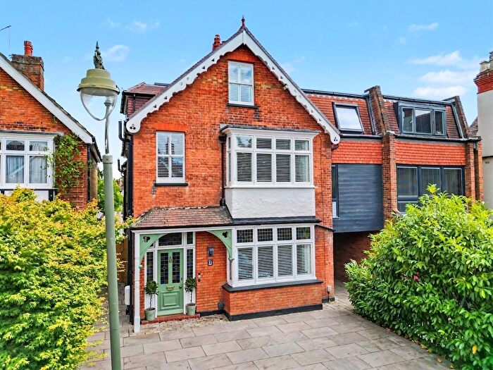 4 Bedroom Link Detached House For Sale In St. Albans Avenue, Weybridge, KT13