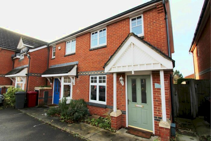 2 Bedroom Property To Rent In Clonmel Close, Caversham, Reading, RG4