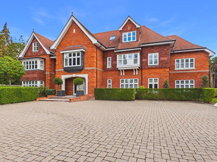 3 Bedroom Apartment To Rent In Penn Road, Beaconsfield, Buckinghamshire, HP9