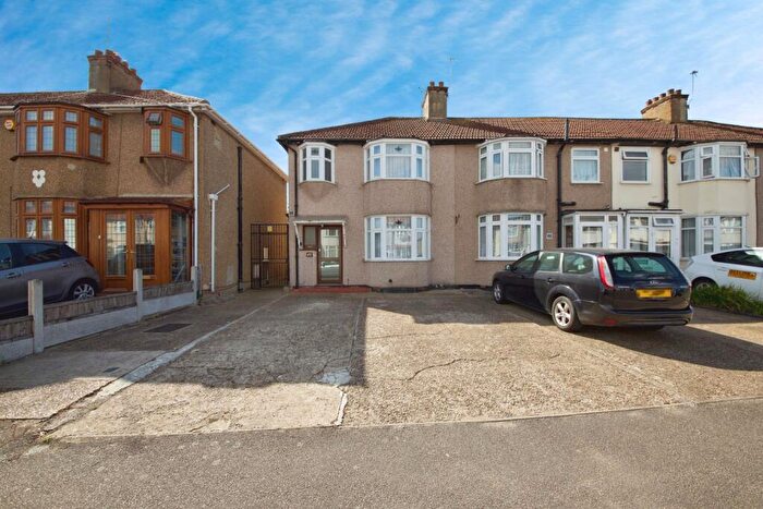 3 Bedroom End Of Terrace House For Sale In Weald Way, Romford, RM7