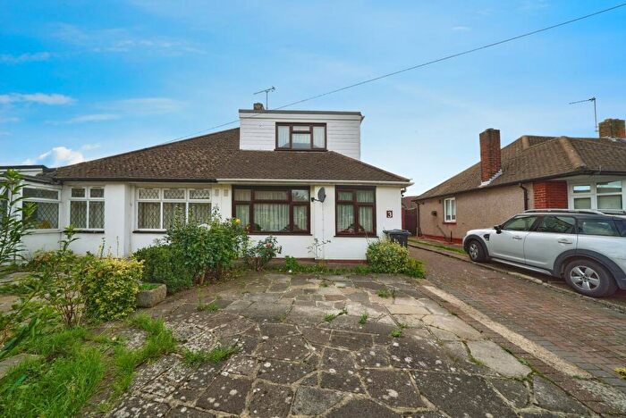 3 Bedroom Bungalow For Sale In Meriden Close, Ilford, IG6